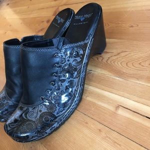 Nurse mates slip on clogs